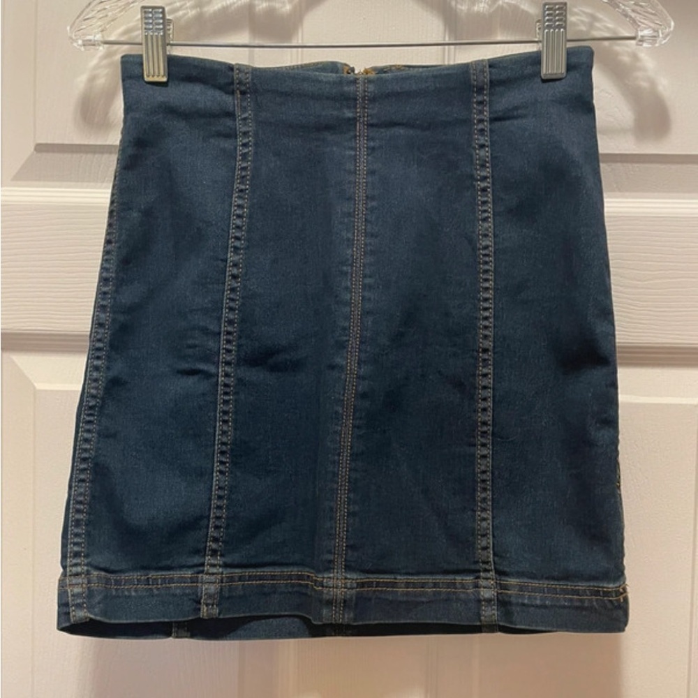 Free People Dark Wash Denim High Rise Mini Skirt Classic Versatile Size 4